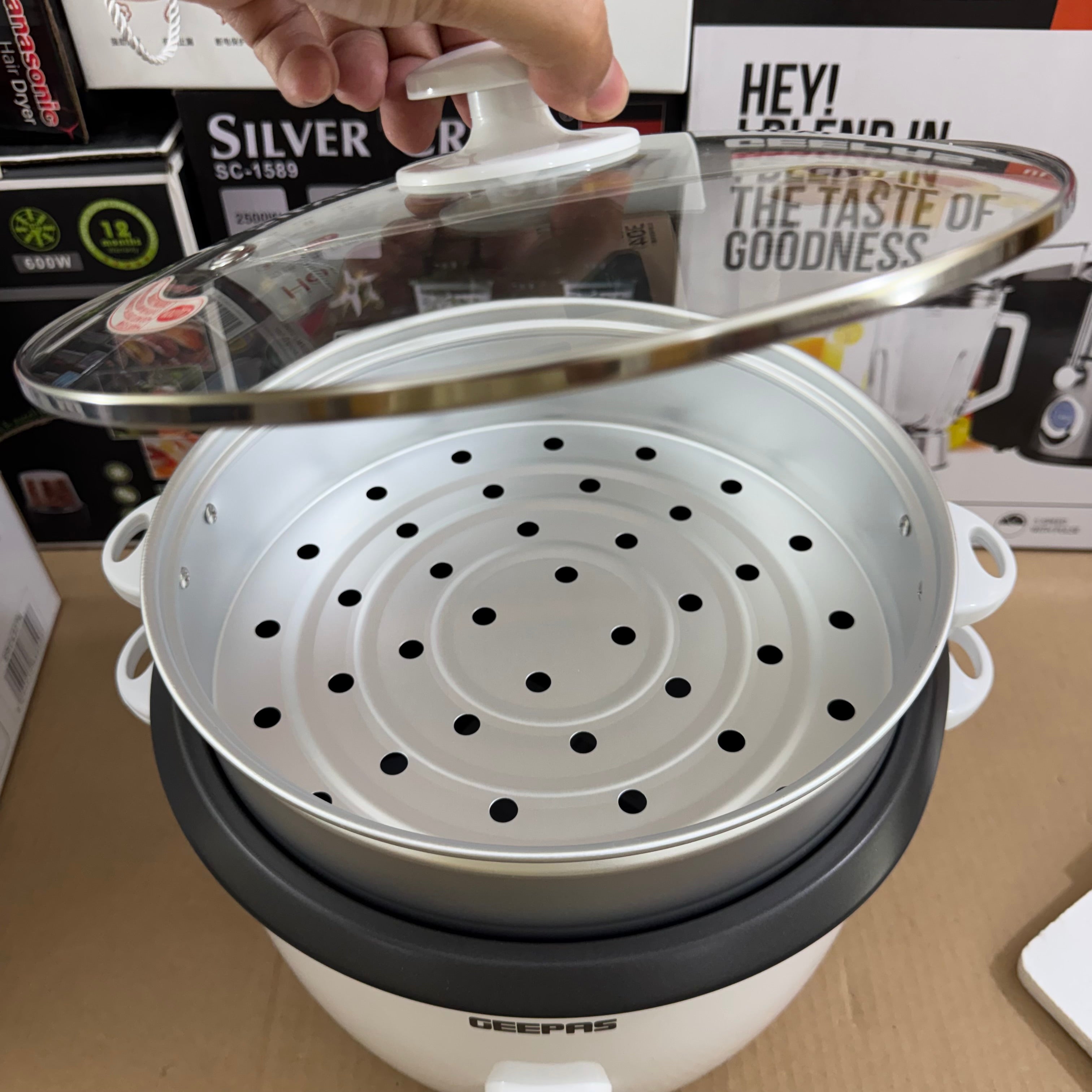 Geepas 2.8L Automatic Rice Cooker GRC4327N