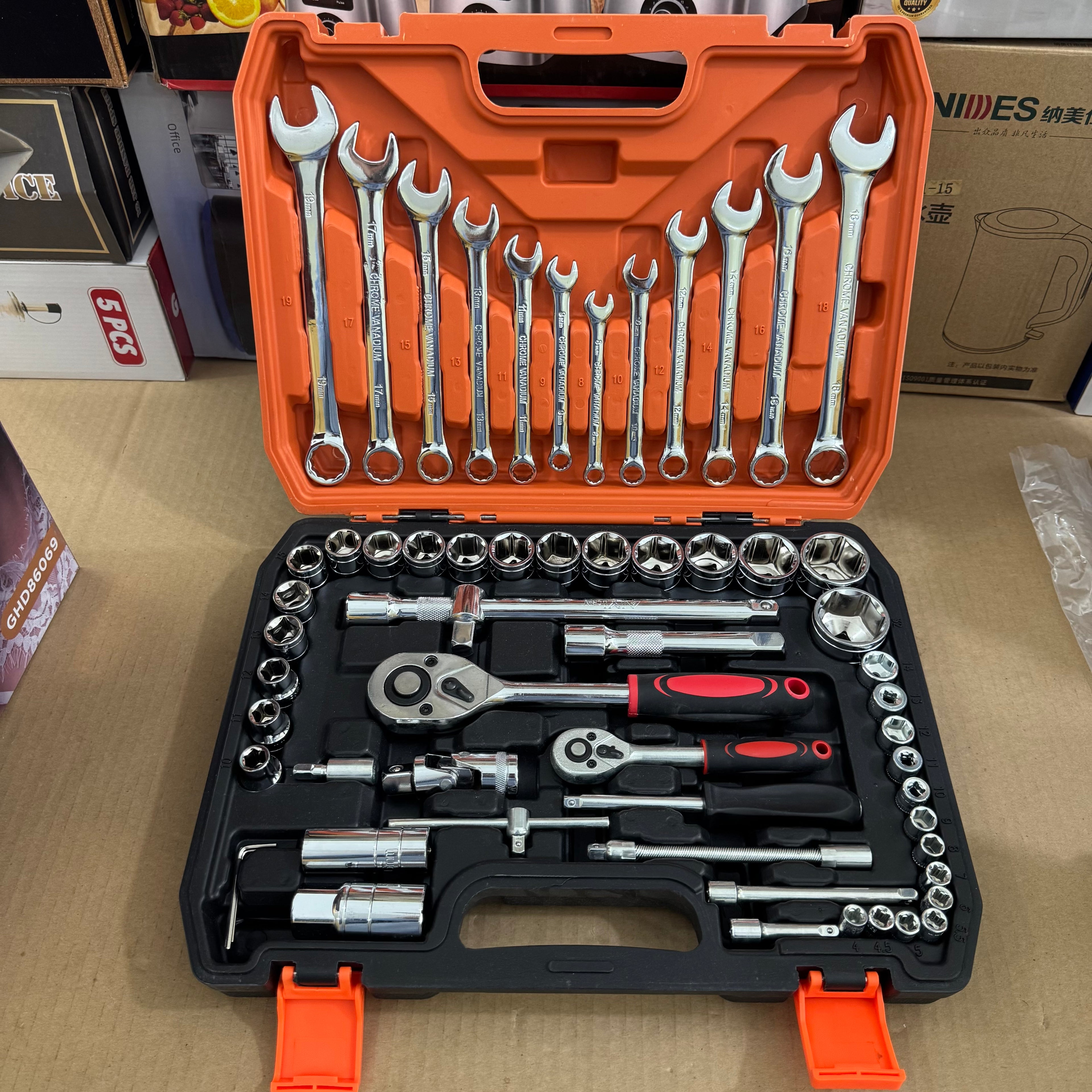 61-Pcs Professional Chrome Vanadium Socket & Wrench Tool Set German