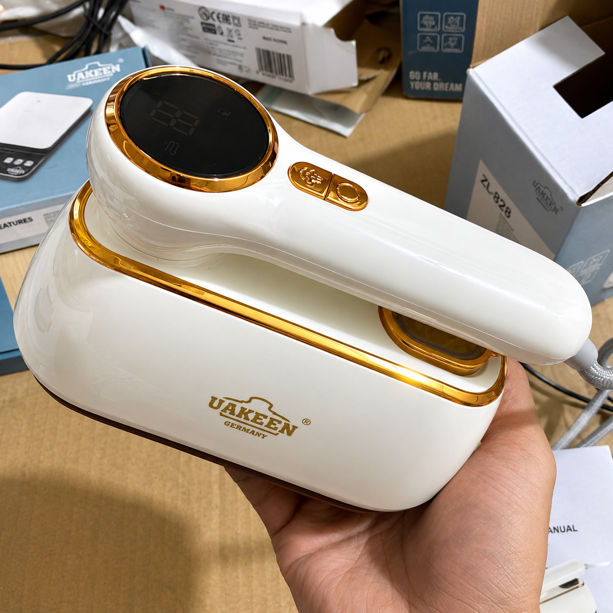 UAKEEN ZL-828 1300W Mini Steam Iron – Portable LCD Display, Ceramic Soleplate & Rotating Handle