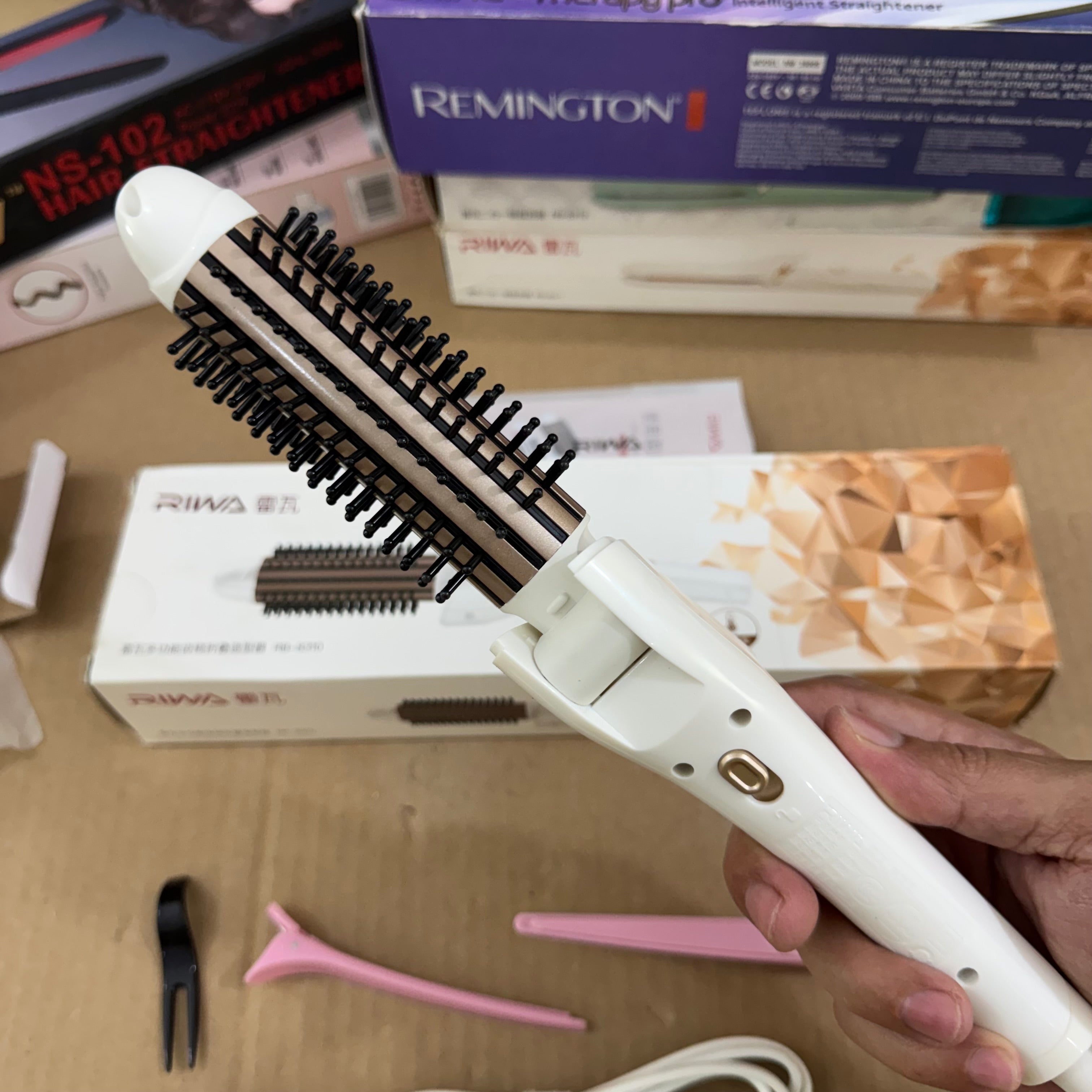 RIWA Multifunctional Hair Styler Comb RB-8310