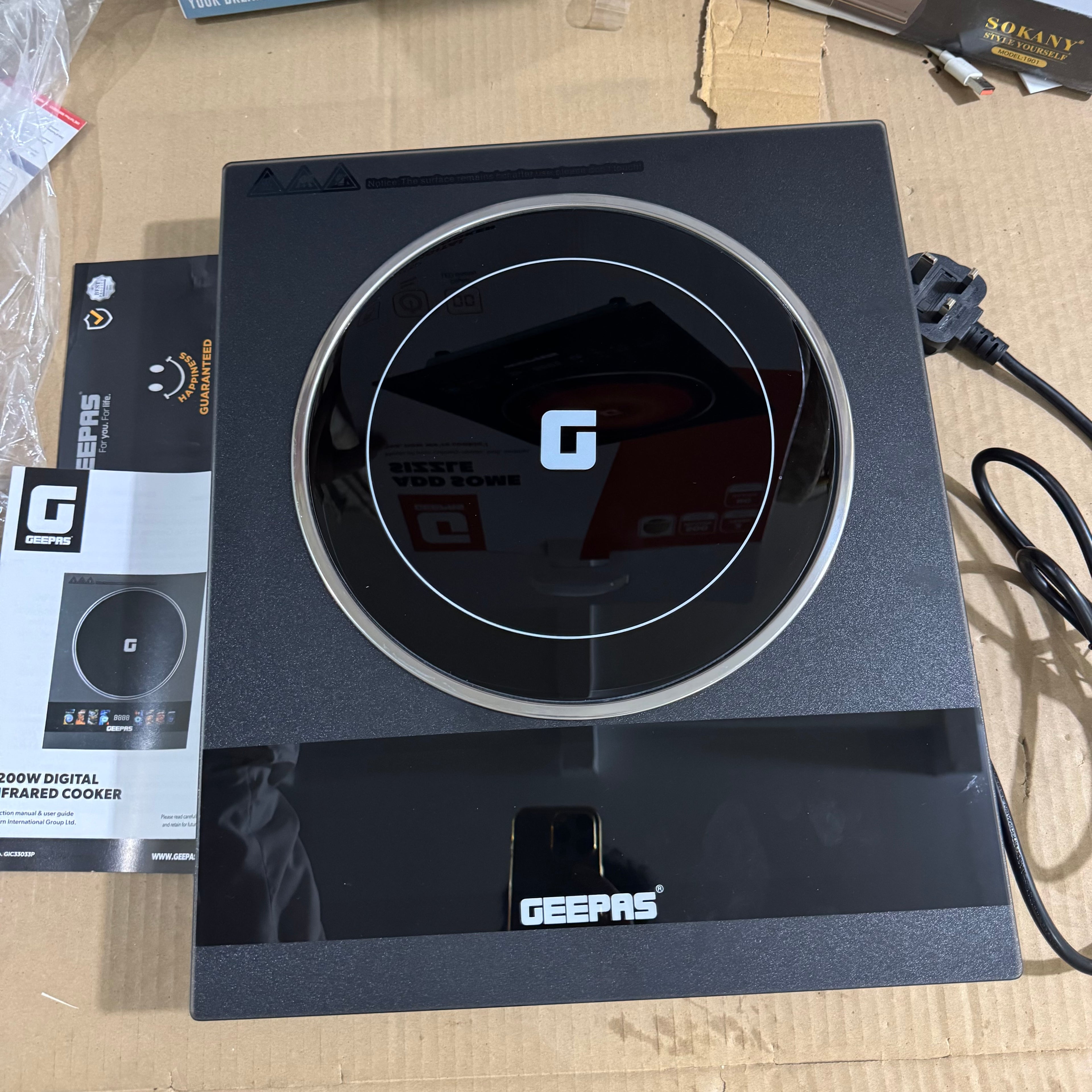 Geepas multifunction Infrared cooker GIC 33033P