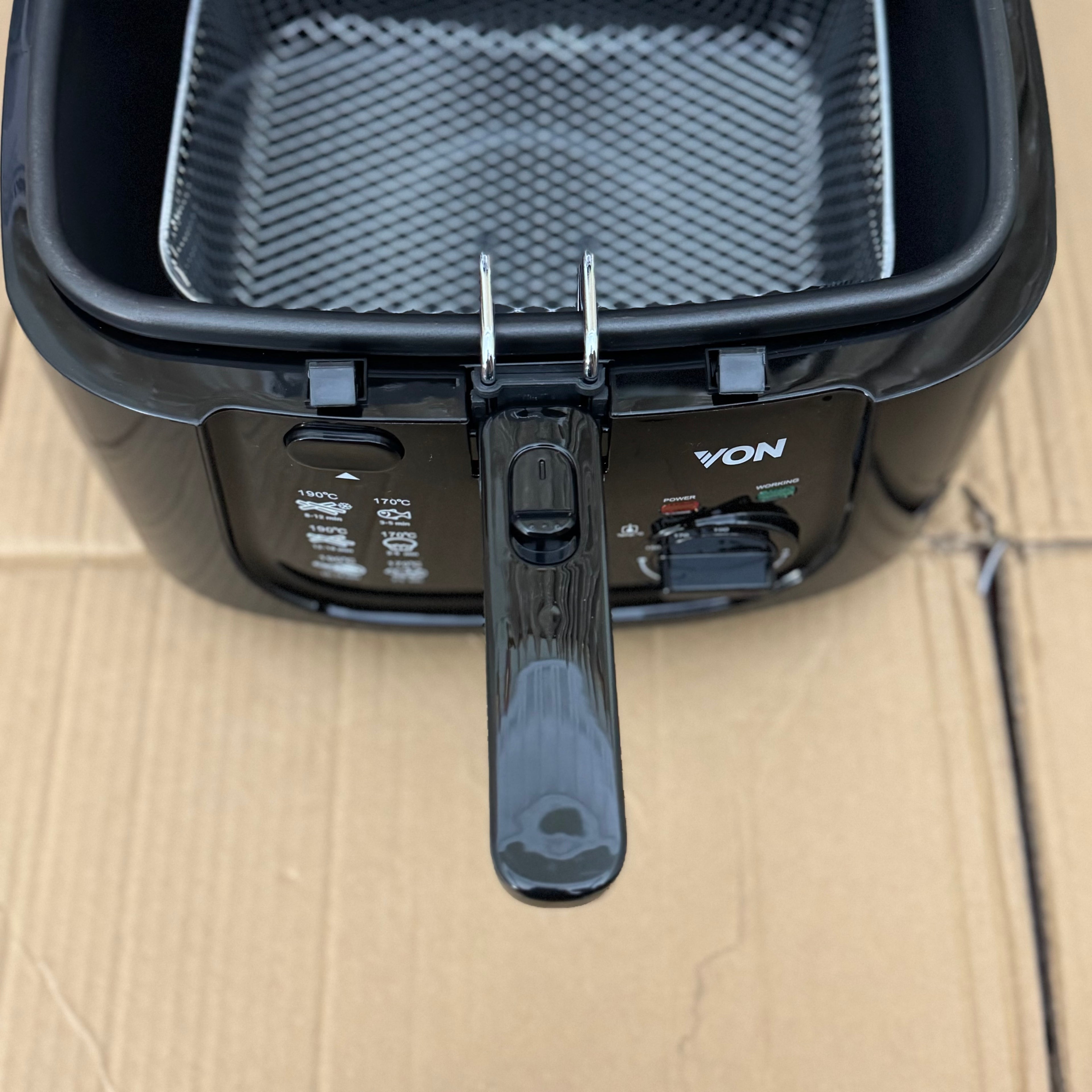 VON 2.5L Electric Deep Fryer | 1800W Non-Stick Compact Fryer with Viewing Window