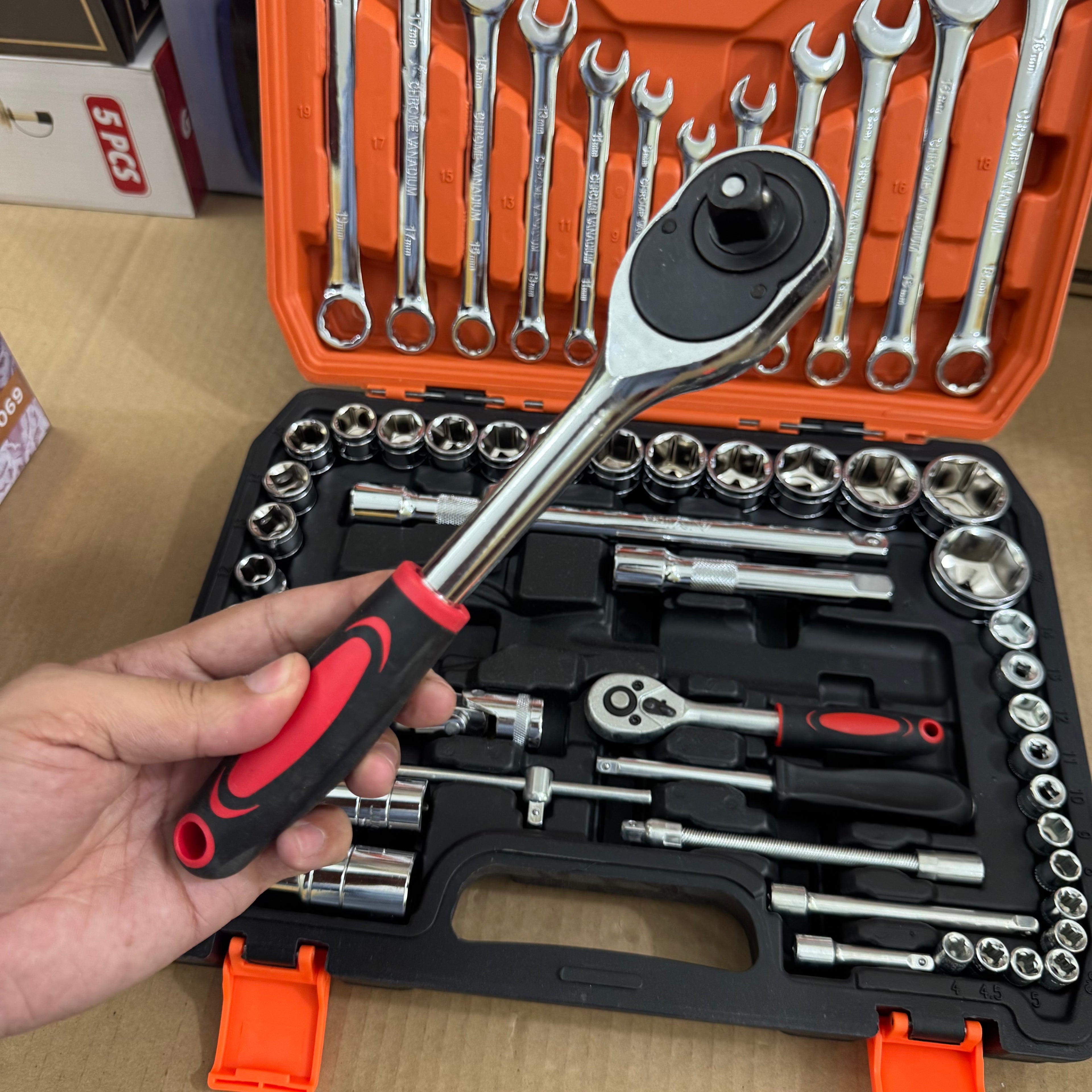 61-Pcs Professional Chrome Vanadium Socket & Wrench Tool Set German