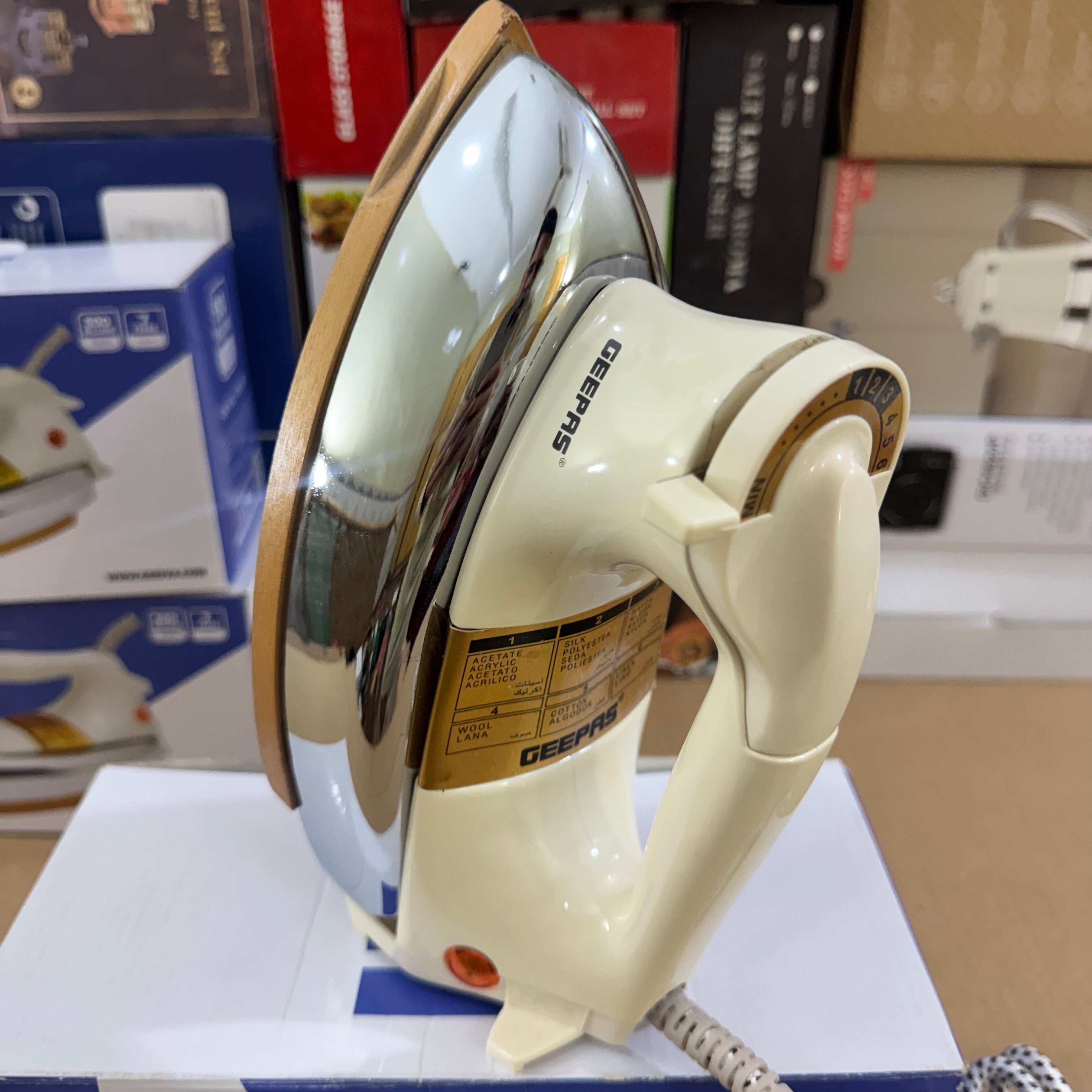 Geepas Ceramic Dry Iron (GDI7752P) – Smooth Operator