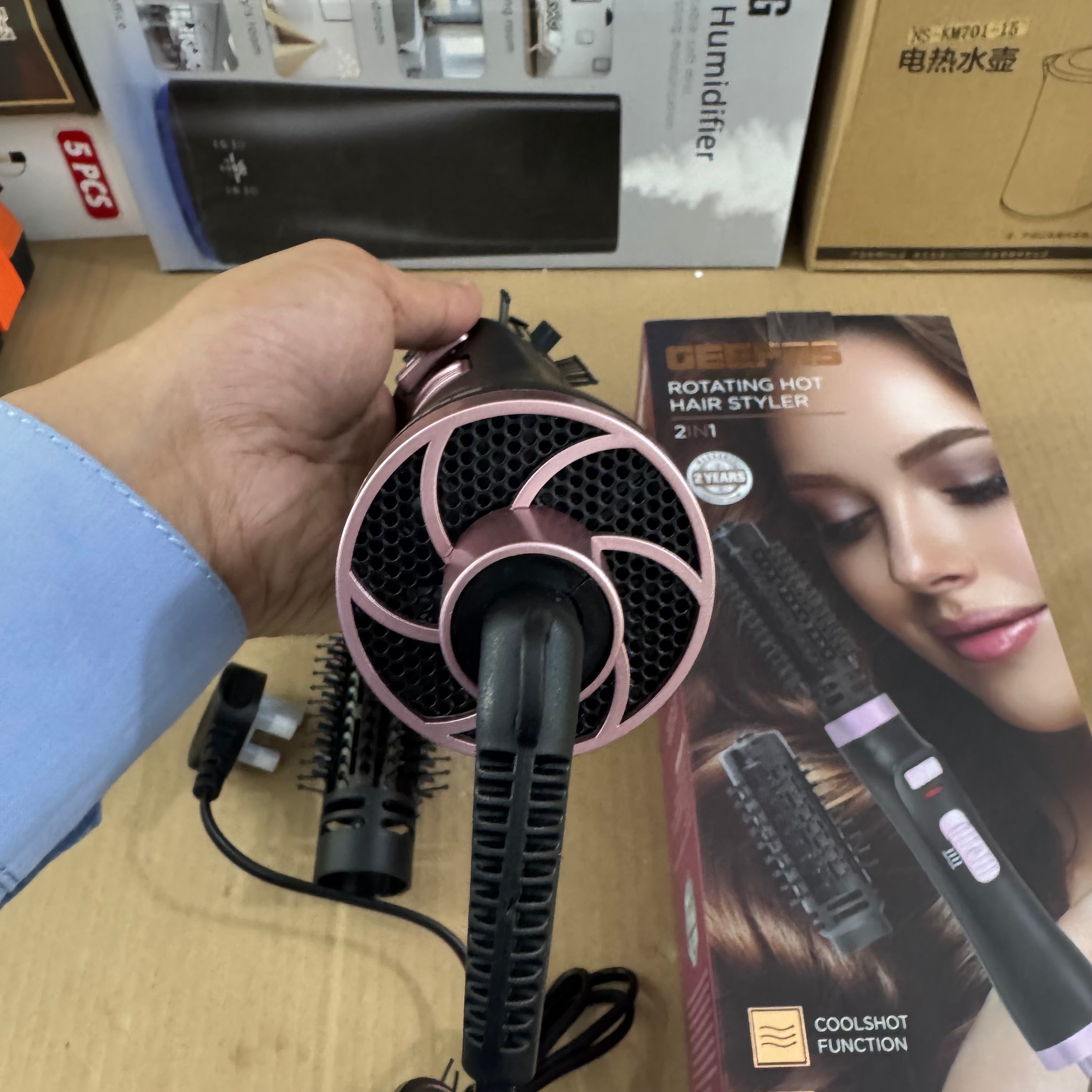 Geepas 1000W Rotating Hot Hair Styler GHR86000N