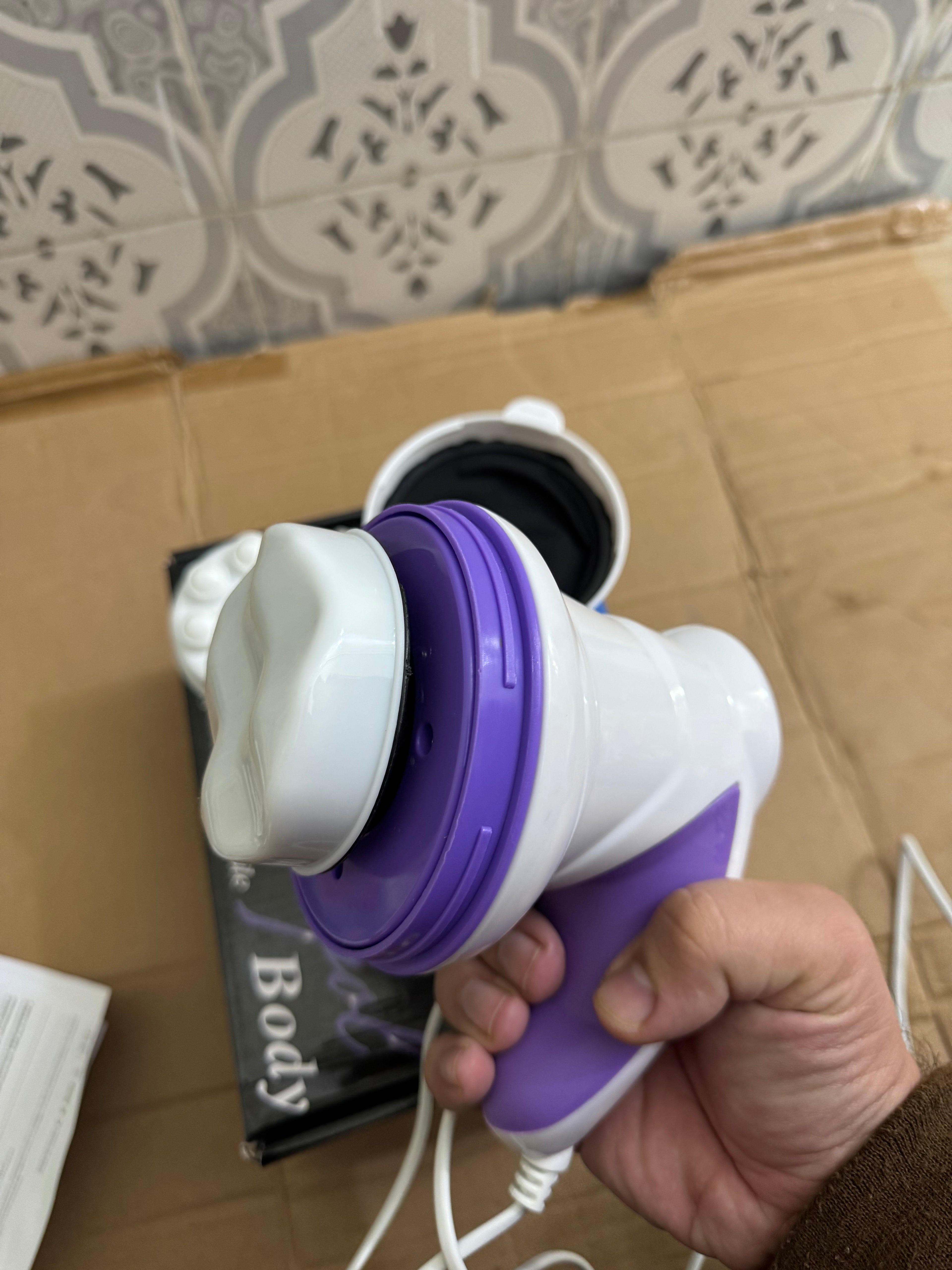 Massaggiatore portatile body massagers