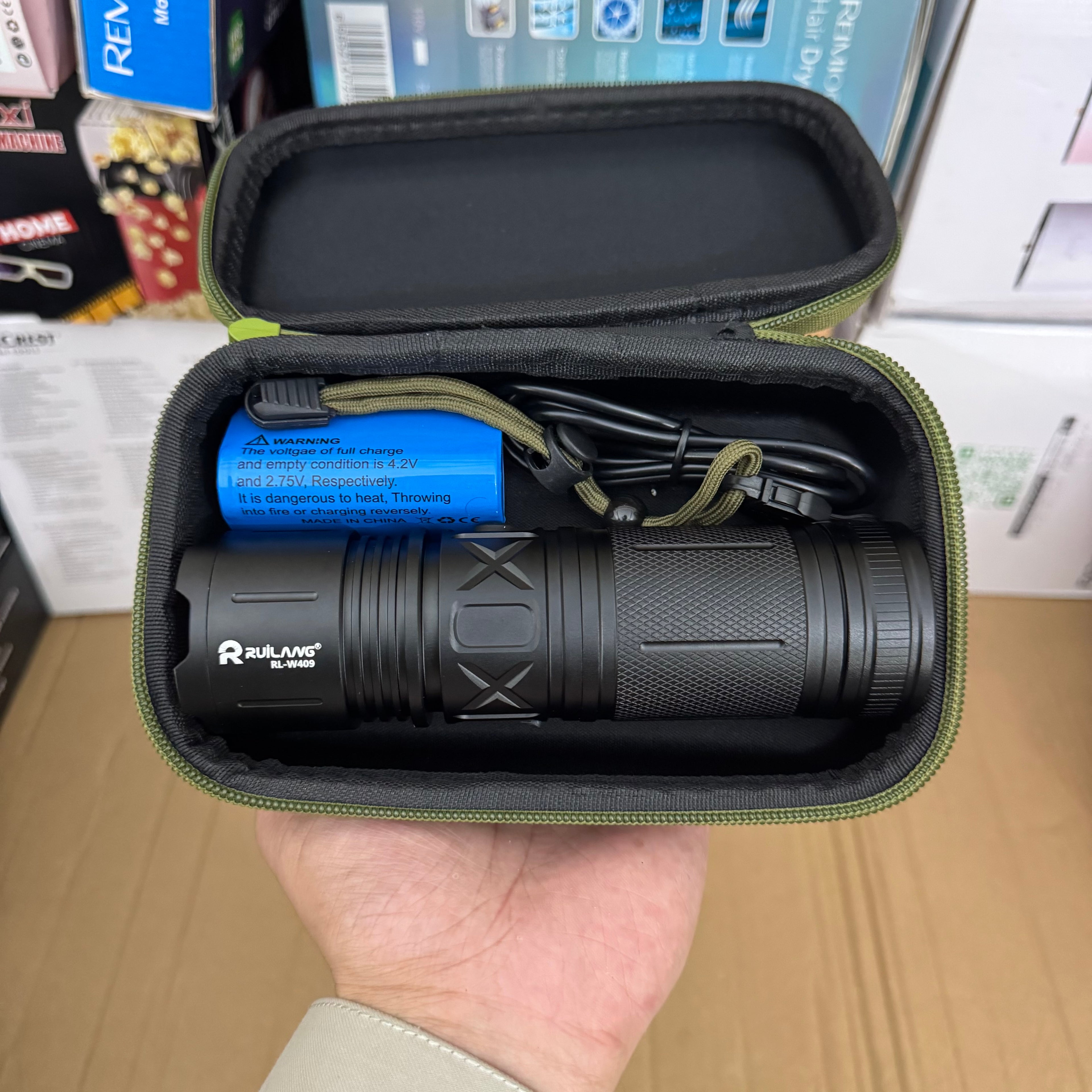 Lot Imported RuiLang P90 Super Light Rechargeable Flashlight