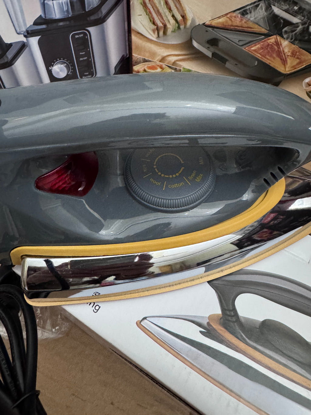 Cosmos CIS-318 F1 Electric Iron – Lot Imported Heavy Weight Ceramic Iron for Pakistan