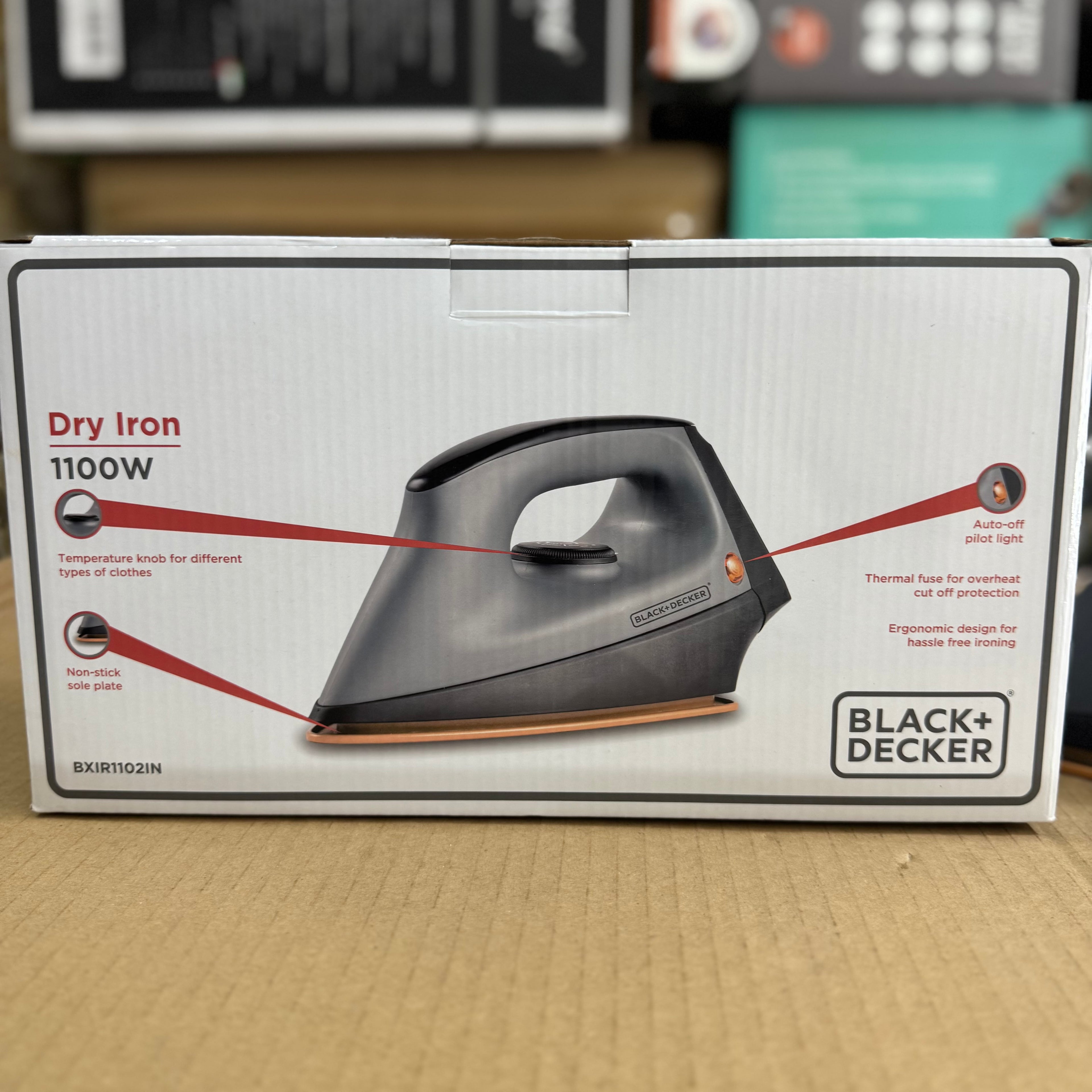 Black+Decker Heavy Weight Dry Iron 1100W - Model BXIR1102IN Lot Imported