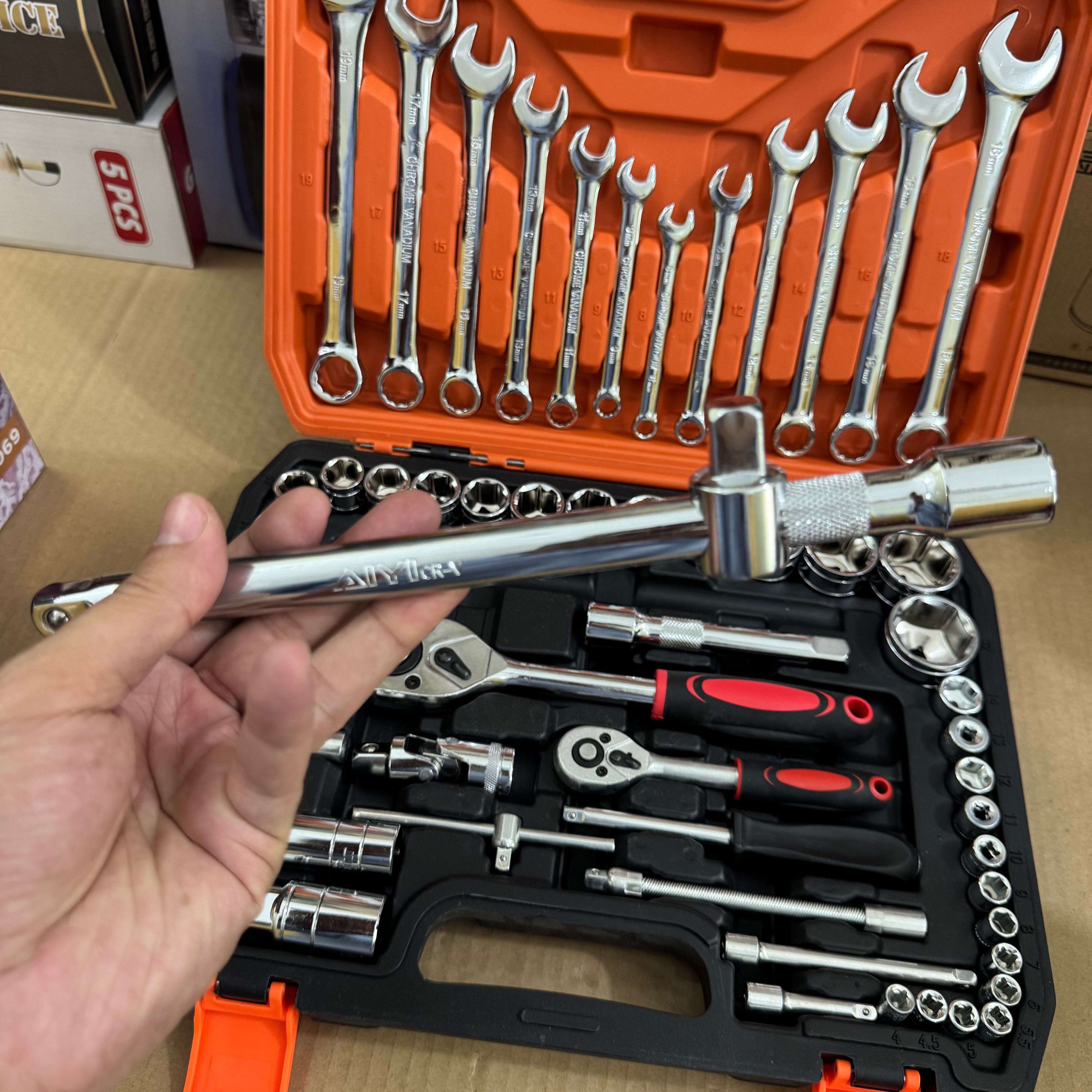 61-Pcs Professional Chrome Vanadium Socket & Wrench Tool Set German