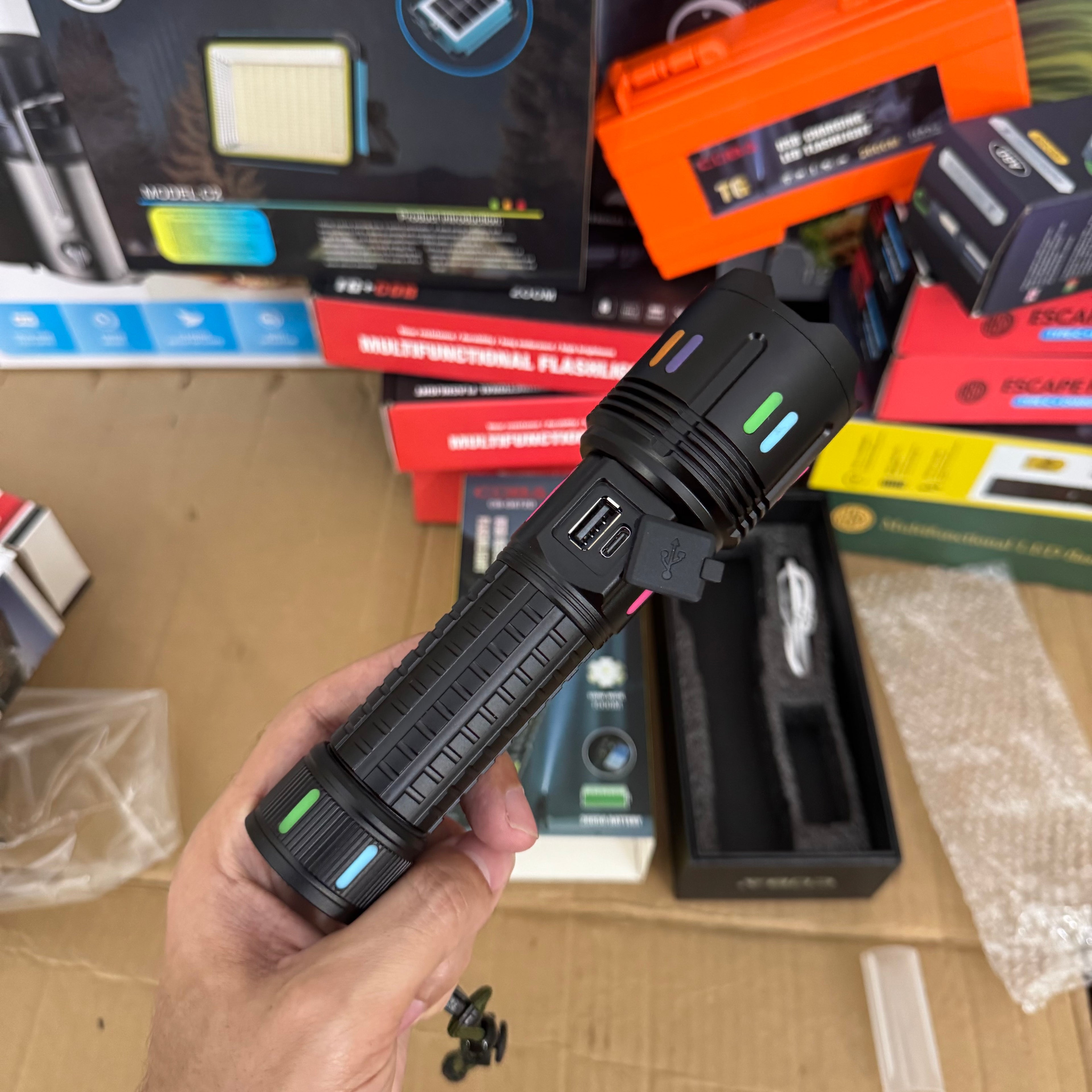 Lot Imported COBA  Rechargeable LED Flashlight-CB-G672D