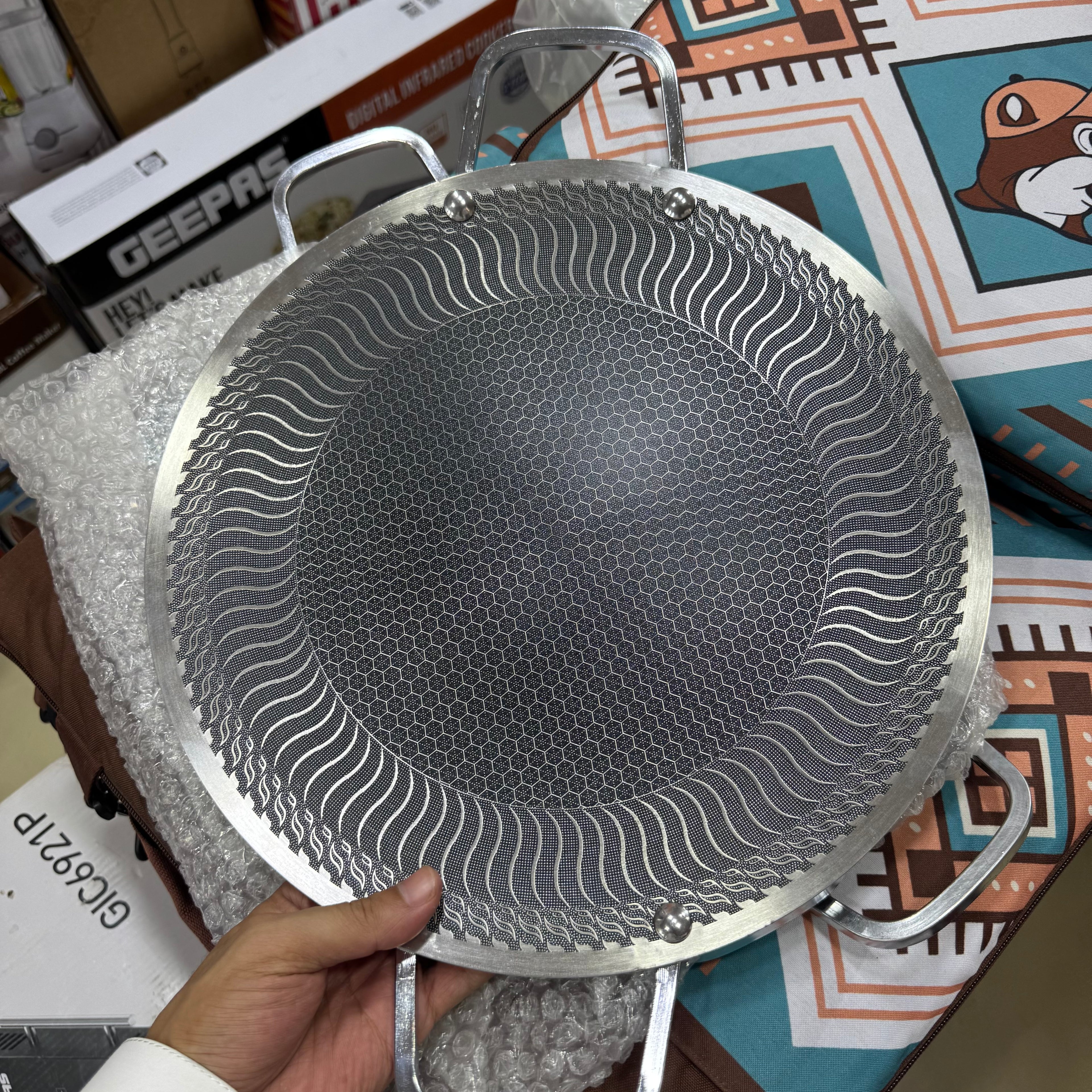 34CM Laser Crafted Nonstick Honeycomb Tawa