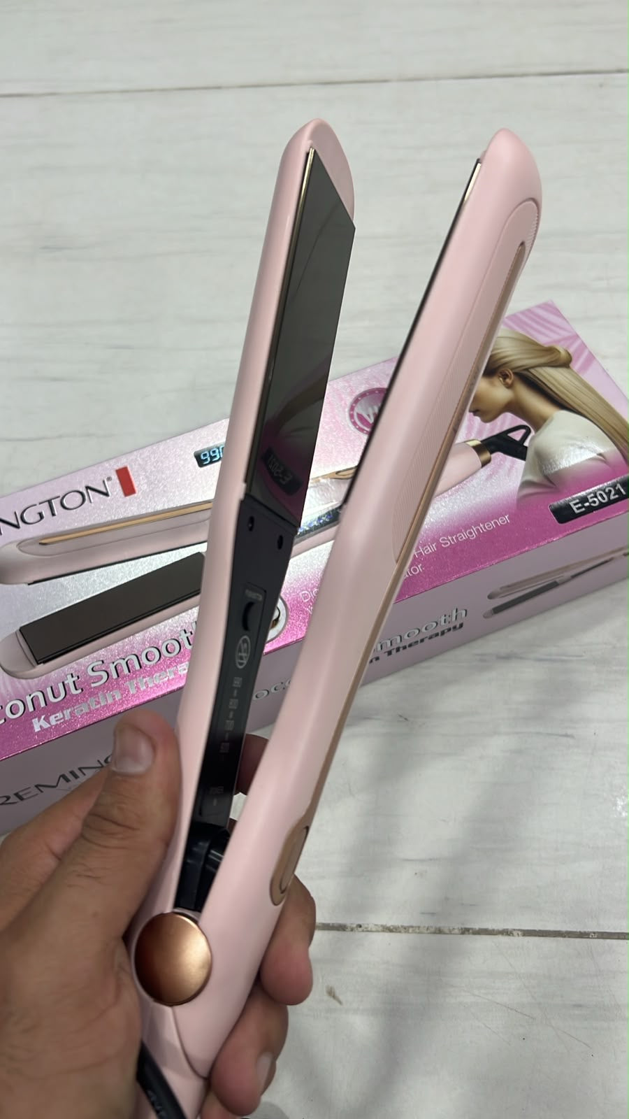 Remington Coconut Smooth Keratin Therapy Digital Hair Straightener E-5021