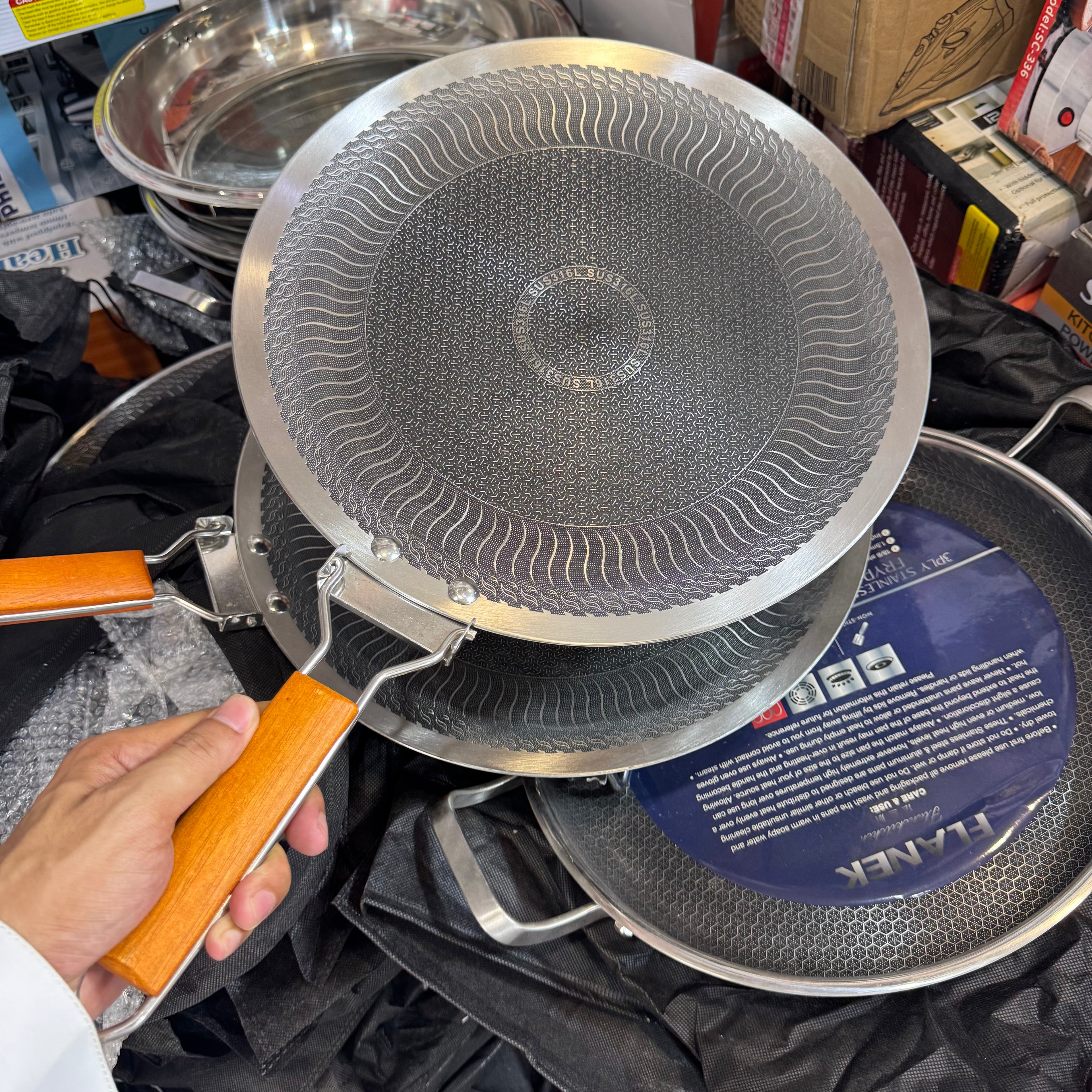 Non Stick Tawa Fry Pan – Large Flat Cooking Pan 34cm
