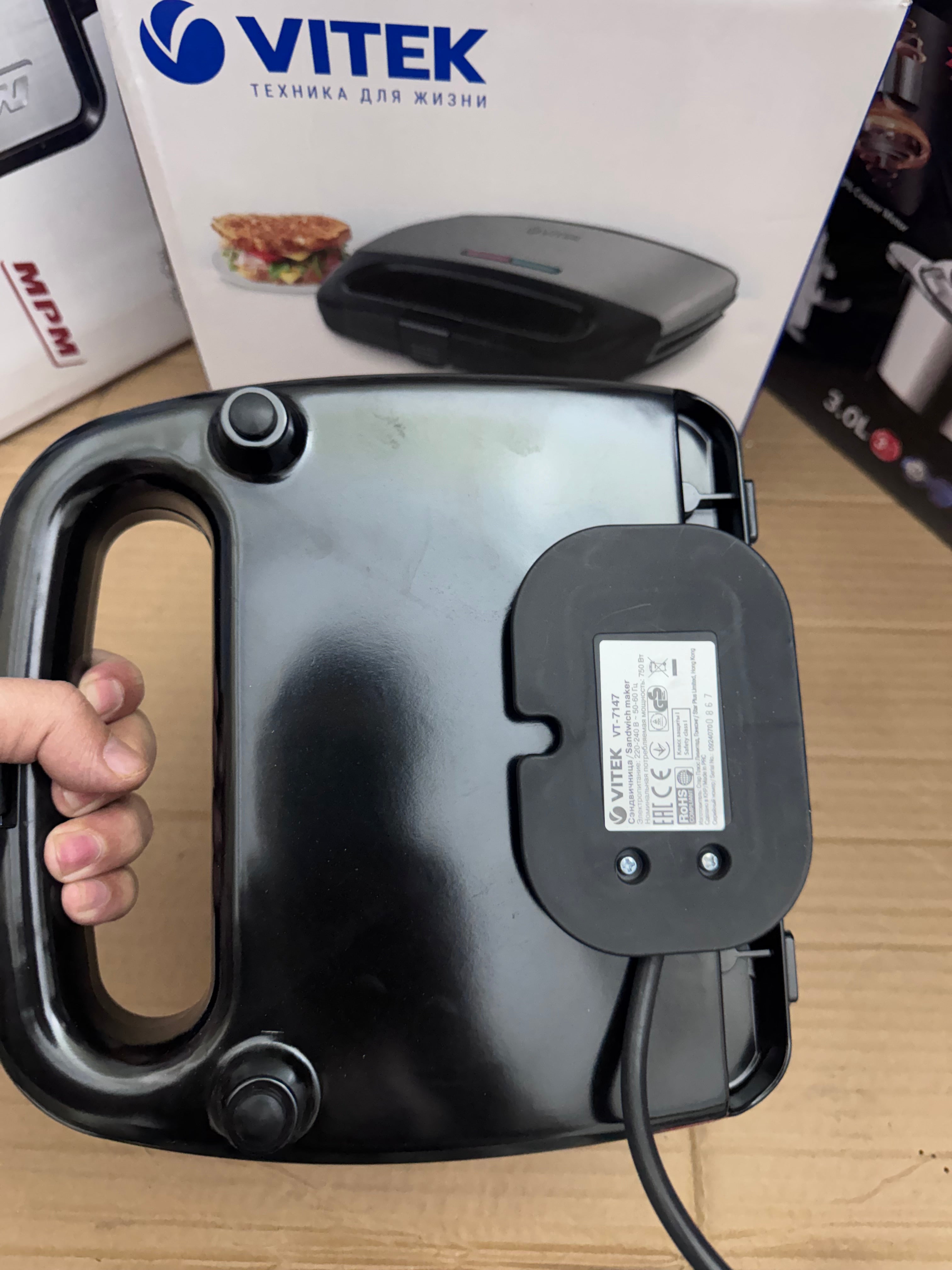 VITEK VT-7147 Sandwich Maker 750W – Lot Imported | Non-Stick Electric Sandwich Toaster for Home Use in Pakistan