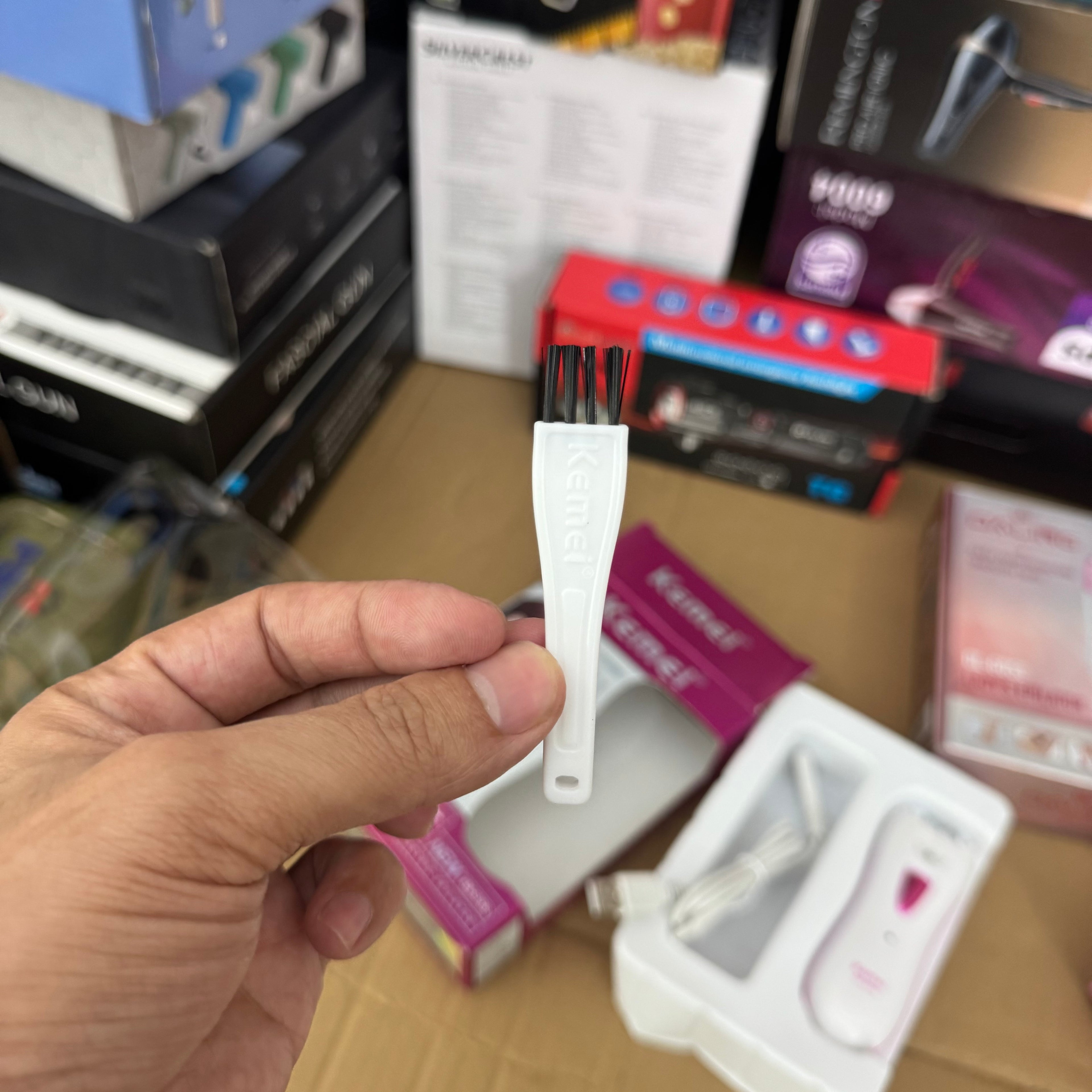 Lot Imported Silky Smooth Skin with the Lot Imported Kemei KM-519A Hair Remover