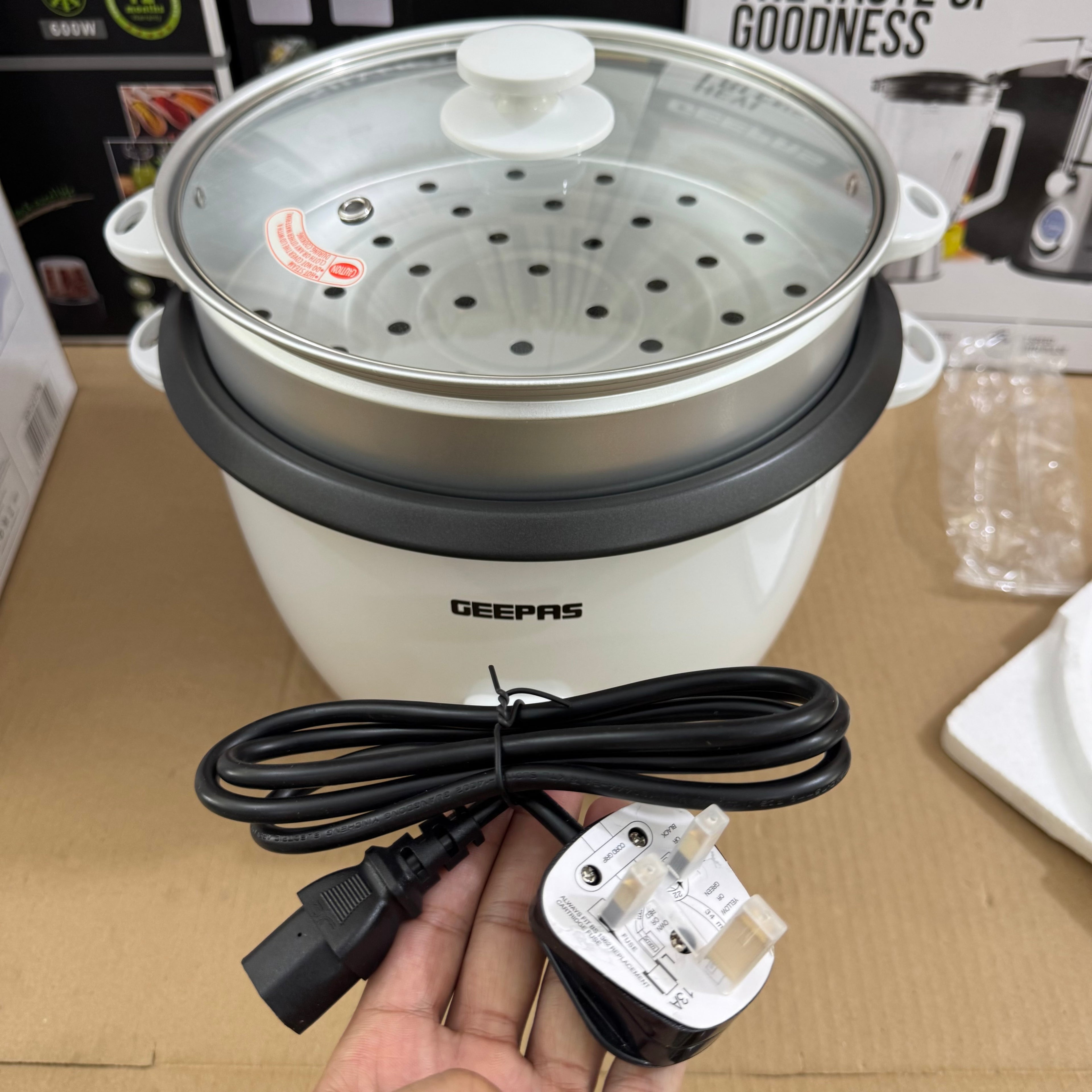 Geepas 2.8L Automatic Rice Cooker GRC4327N