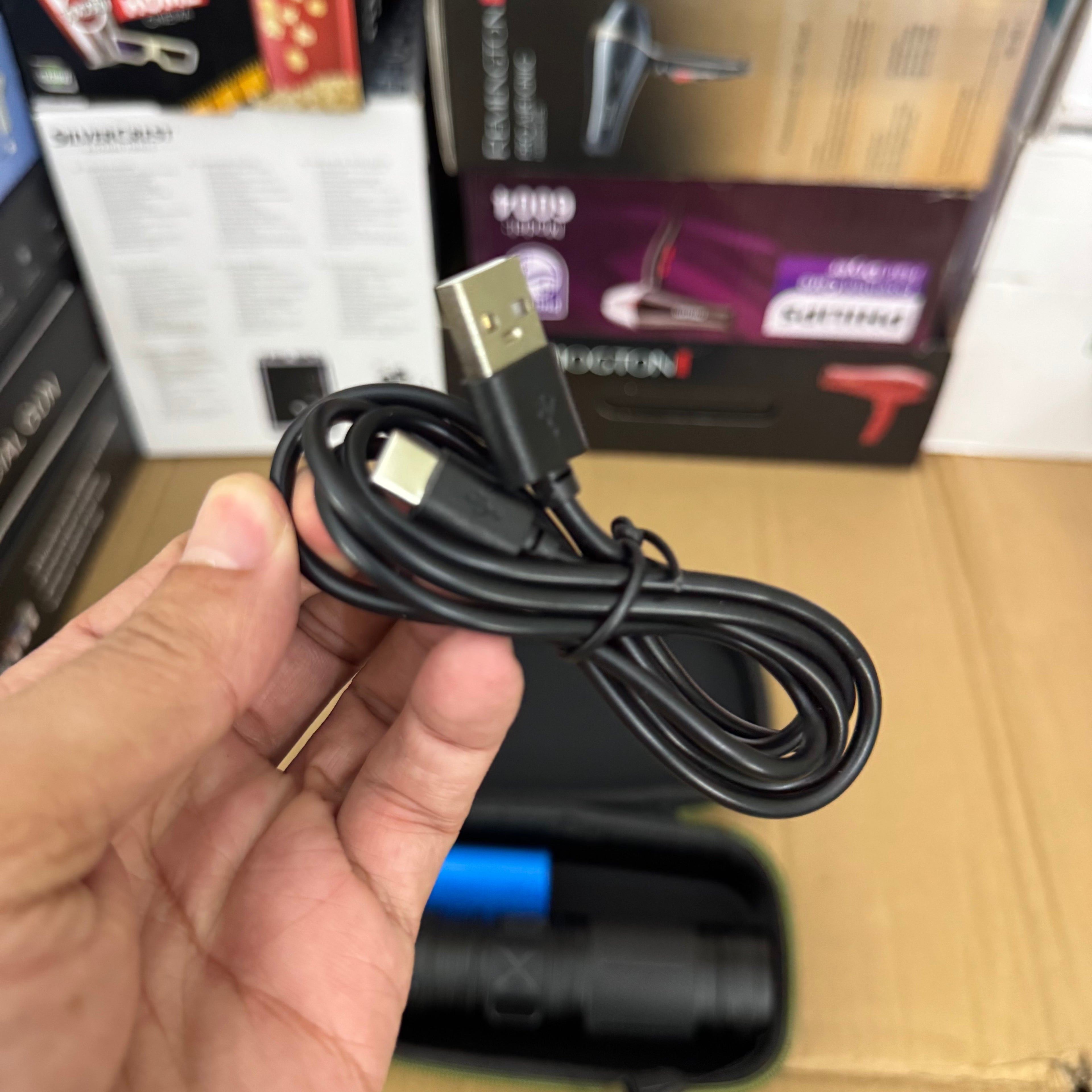 Lot Imported RuiLang P90 Super Light Rechargeable Flashlight