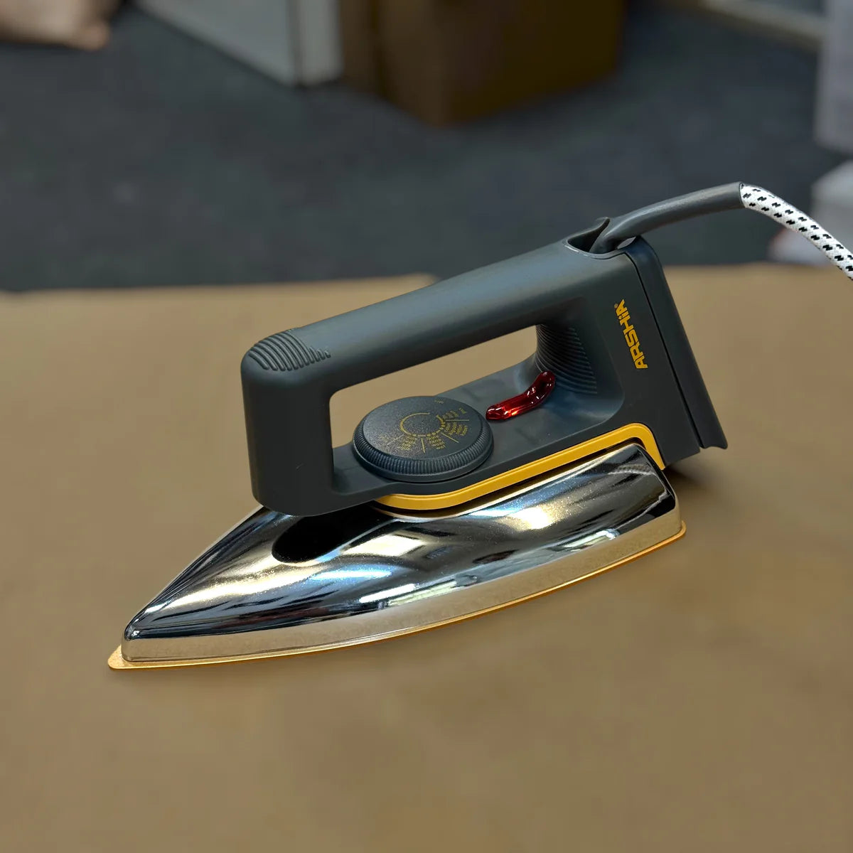 Arshia 1200W Travelling Iron