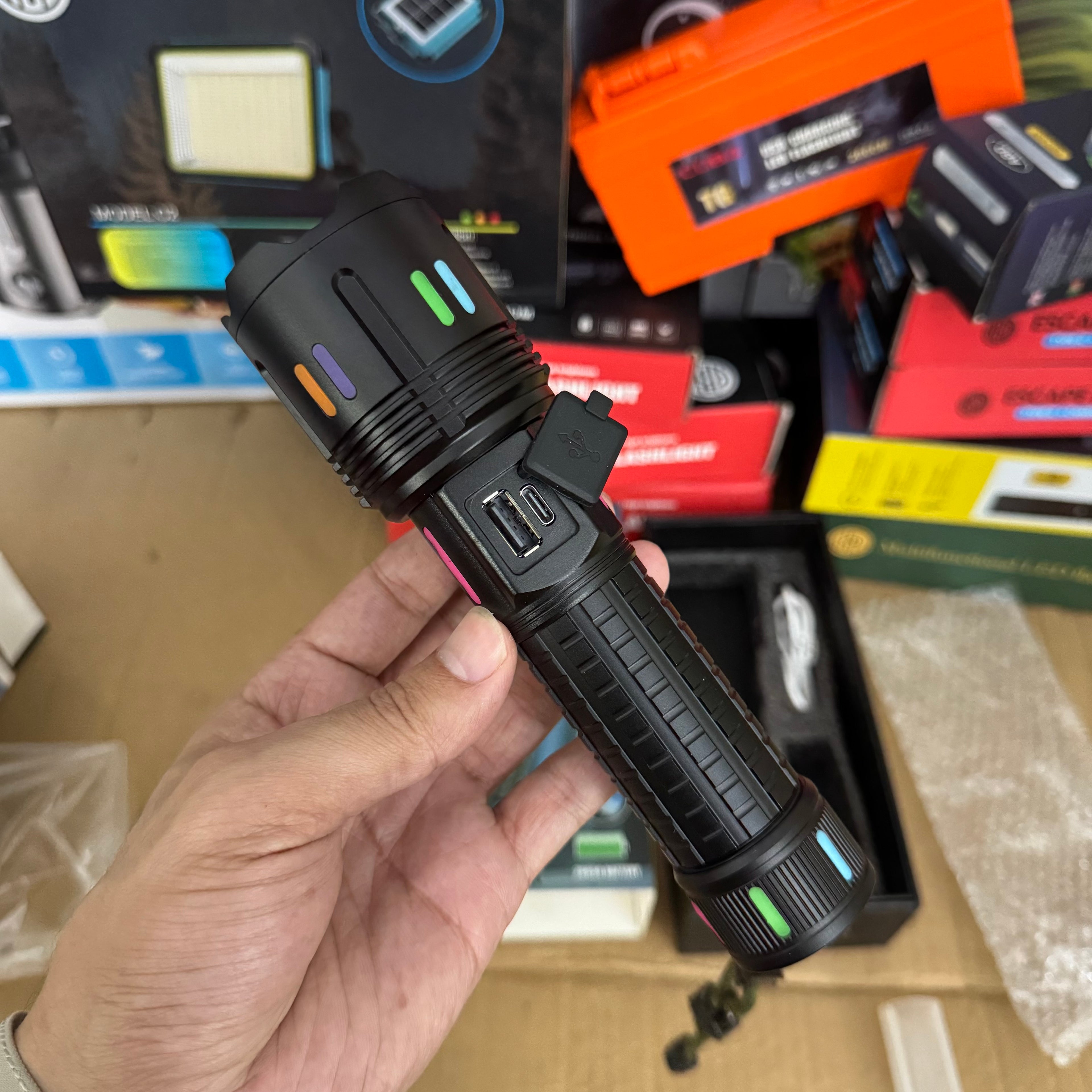 Lot Imported COBA  Rechargeable LED Flashlight-CB-G672D