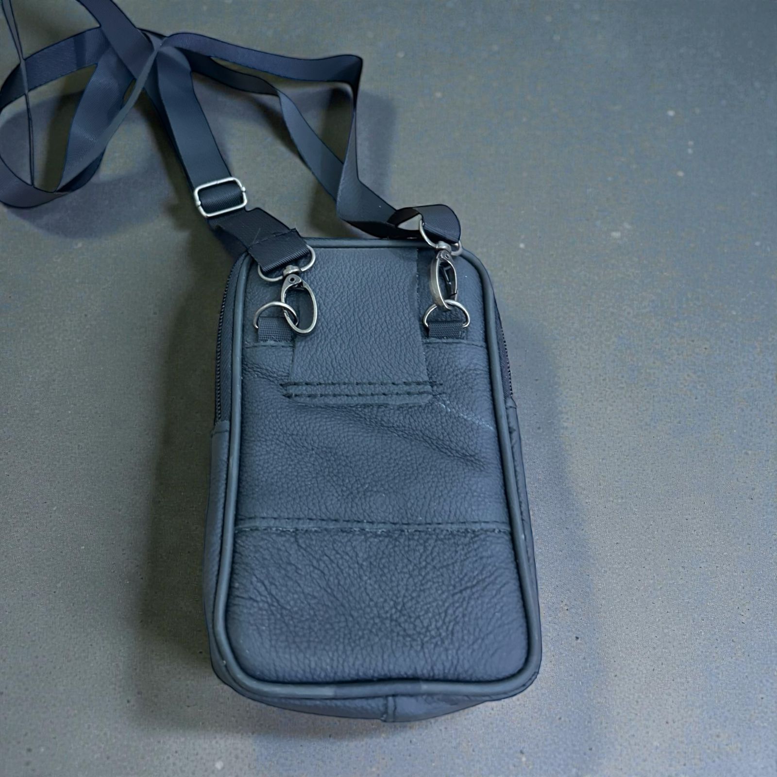 Small Leather Crossbody Shoulder Bag for Men & Women – Compact Travel Phone Pouch with Adjustable Strap