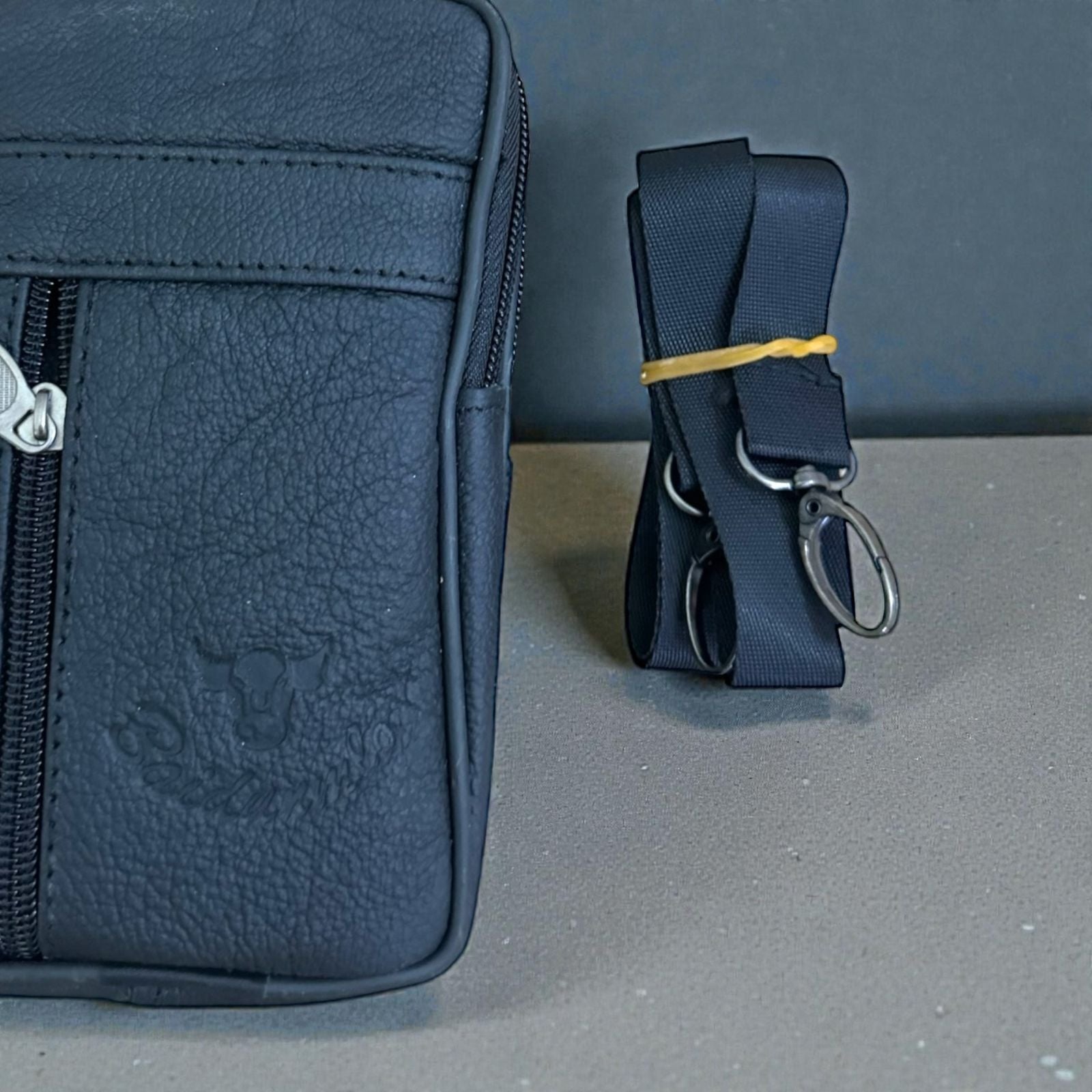 Small Leather Crossbody Shoulder Bag for Men & Women – Compact Travel Phone Pouch with Adjustable Strap