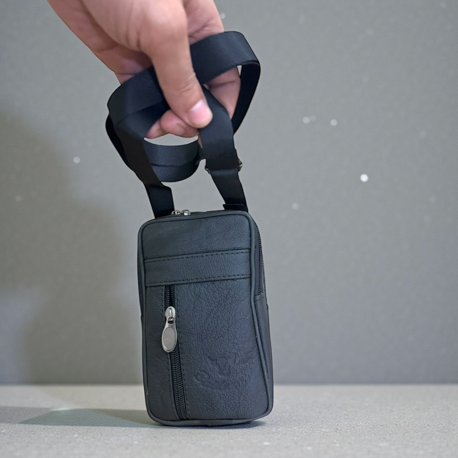 Small Leather Crossbody Shoulder Bag for Men & Women – Compact Travel Phone Pouch with Adjustable Strap