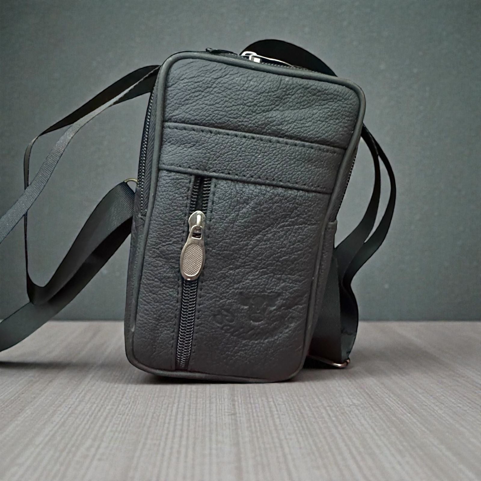 Small Leather Crossbody Shoulder Bag for Men & Women – Compact Travel Phone Pouch with Adjustable Strap