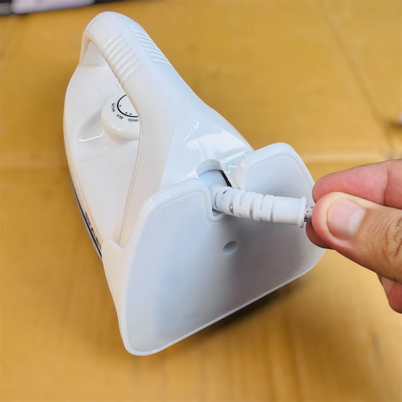 RAF R1108 Electric Iron 400W – Lightweight Dry Iron
